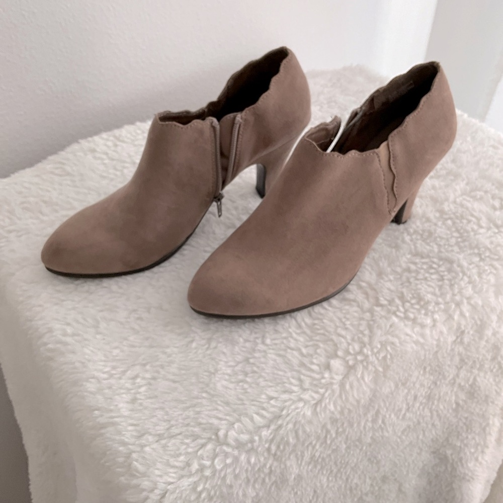 Shoe boots.